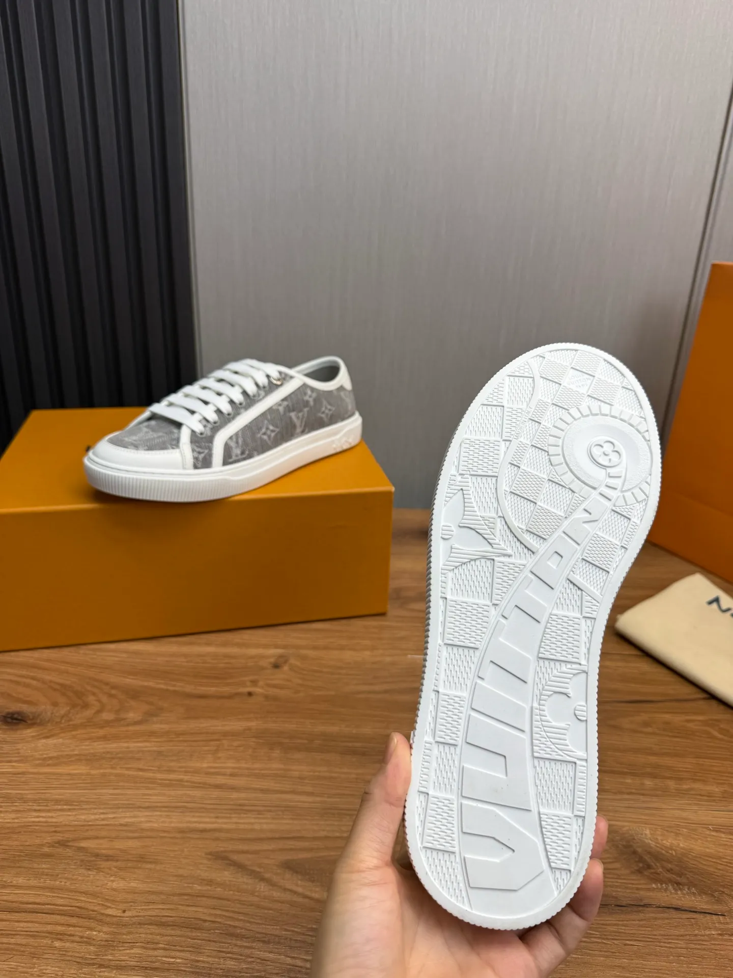 Men's shoes 💰600💰 LV. Hot sale at the counter 🔥Couple canvas shoes 👩‍❤️‍👨 Official website synchronization, original brand printed fabric + original original sole, 36-45 (40 for women, 38.45 for men, custom-made, non-refundable)